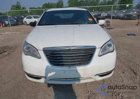 2013 Chrysler 200 Lx z USA, uszkodzony, nr VIN 1C3CCBAB2DN646993